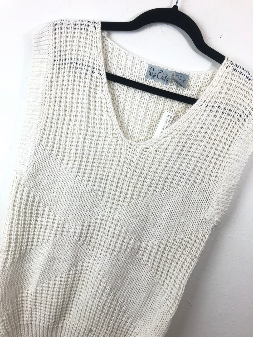 Wye Oaks Sleeveless V-Neck Sweater - White (Deadstock)