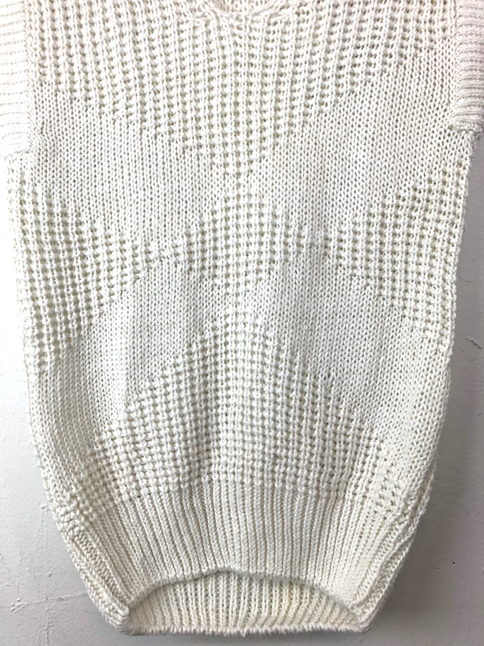 Wye Oaks Sleeveless V-Neck Sweater - White (Deadstock)