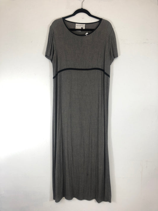 90s Motherhood Maxi Dress