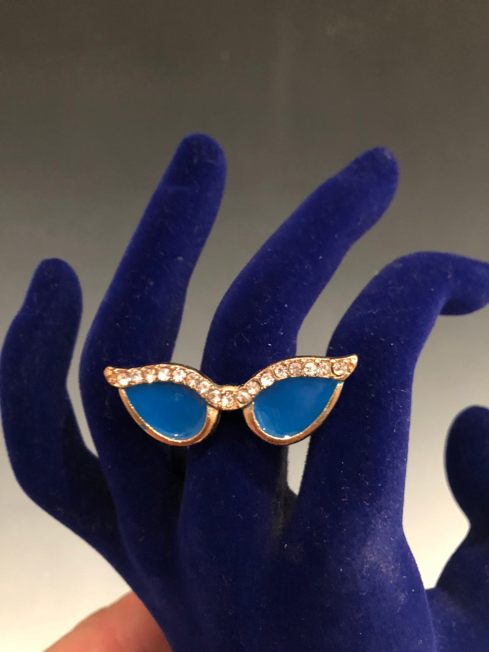 Dame Edna Style Sunglasses Ring