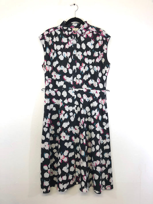 Sleeveless 80s Dress